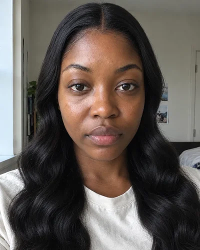 The same photo with Body Wave in Jet Black